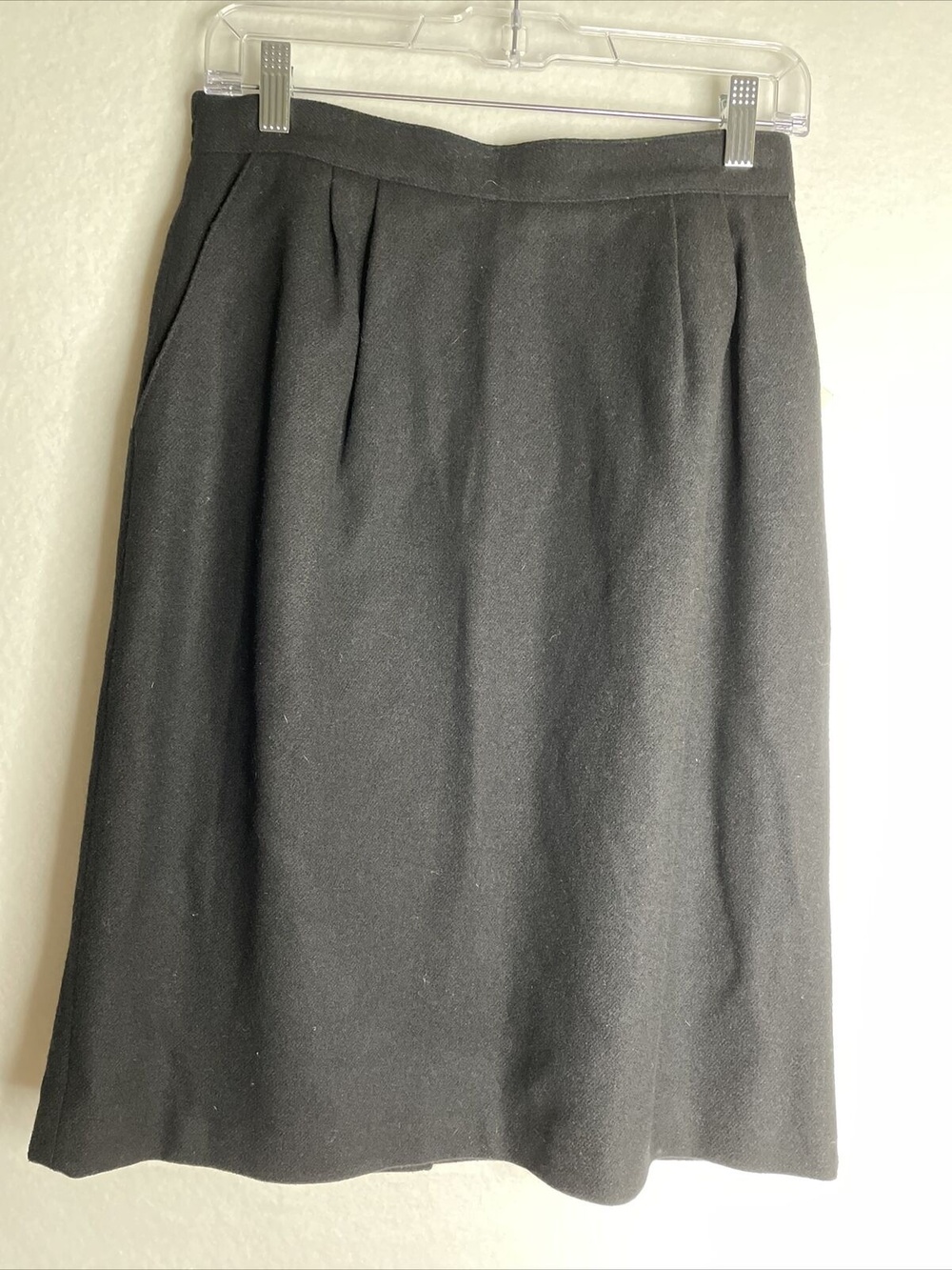 Vintage Sag Harbor black wool midi skirt. Classic pleated front, cozy timeless S